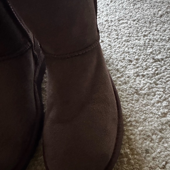 NEW UGG Classic Short II Boots in Burnt Cedar - Picture 11 of 13